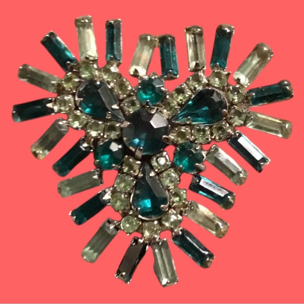 Teal Crystal Heart Brooch. NEW!